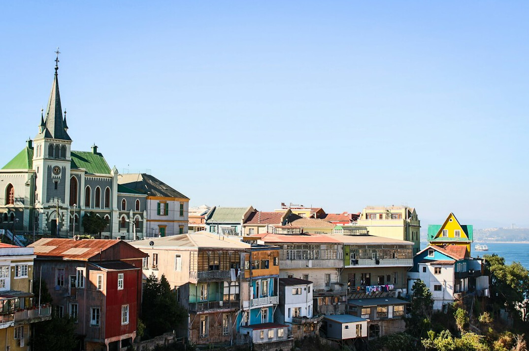 valparaiso colorful houses
