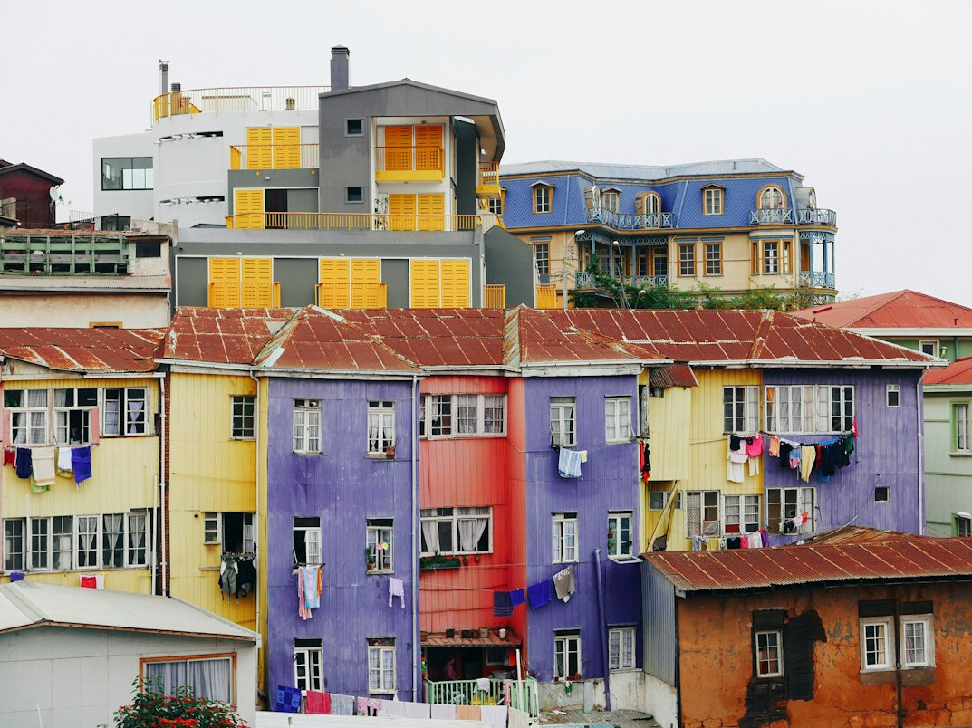 colorful hillside houses valparaiso