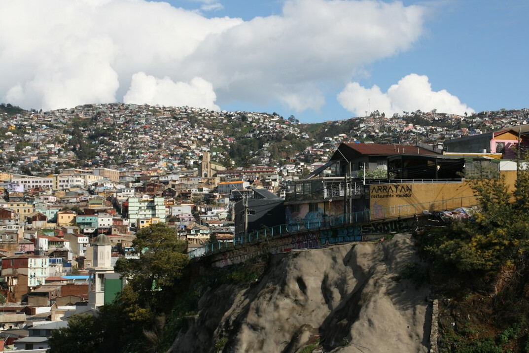 colorful hillside houses valparaiso