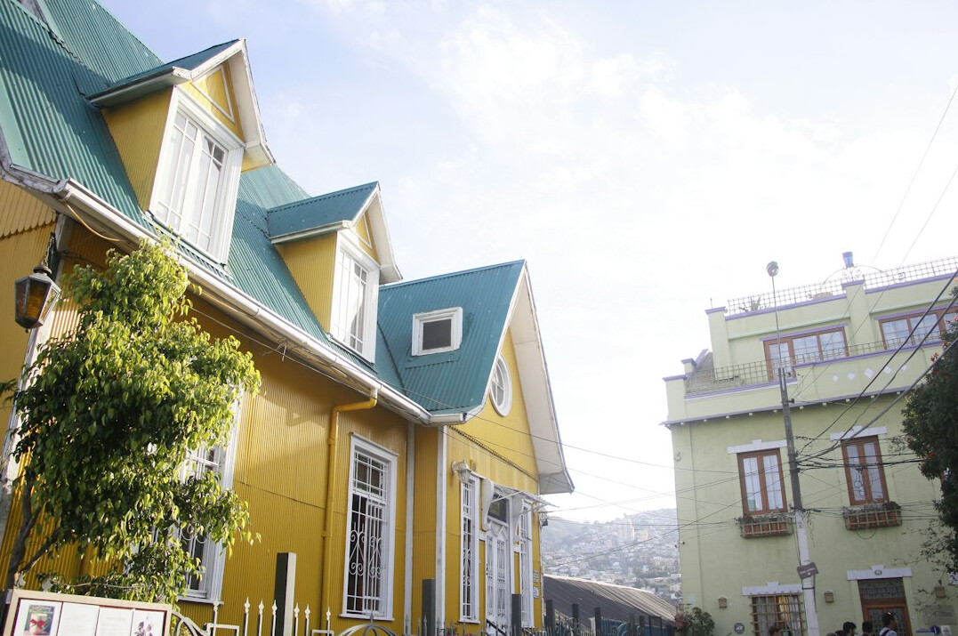 valparaiso colorful houses